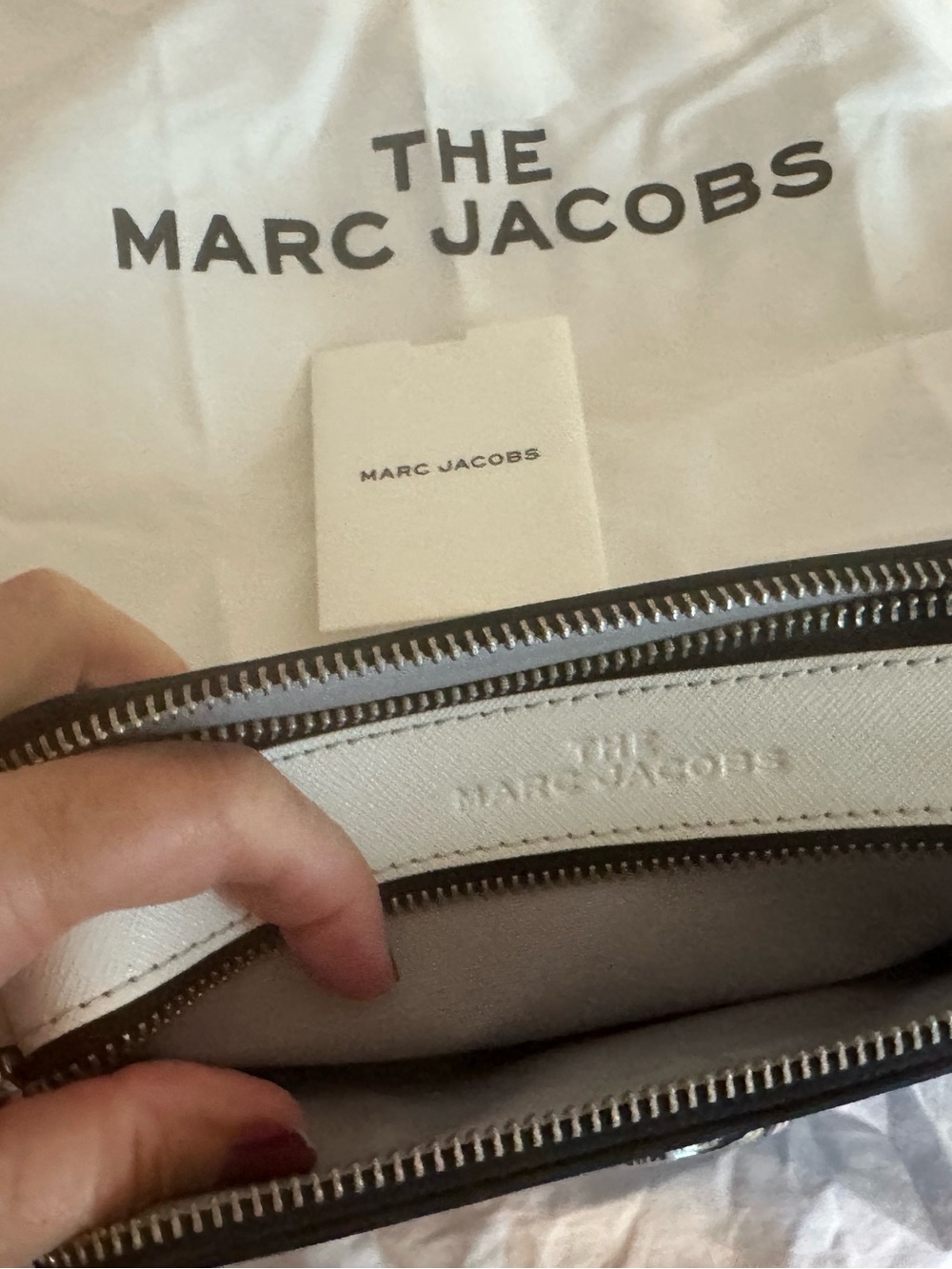 Marc Jacob’s x Peanuts Lucy Saffiano small snapshot camera bag - Picture 6 of 8